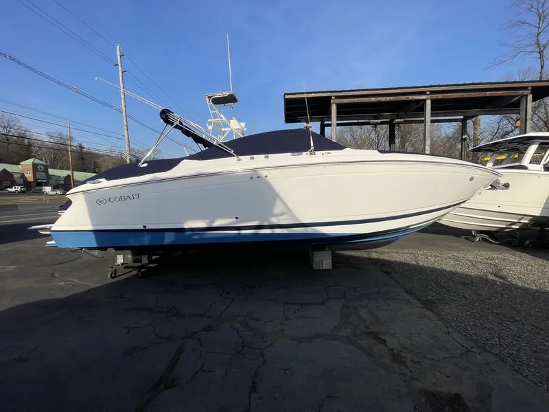 The Image of Cobalt Boats 302 BR 2011 - 0
