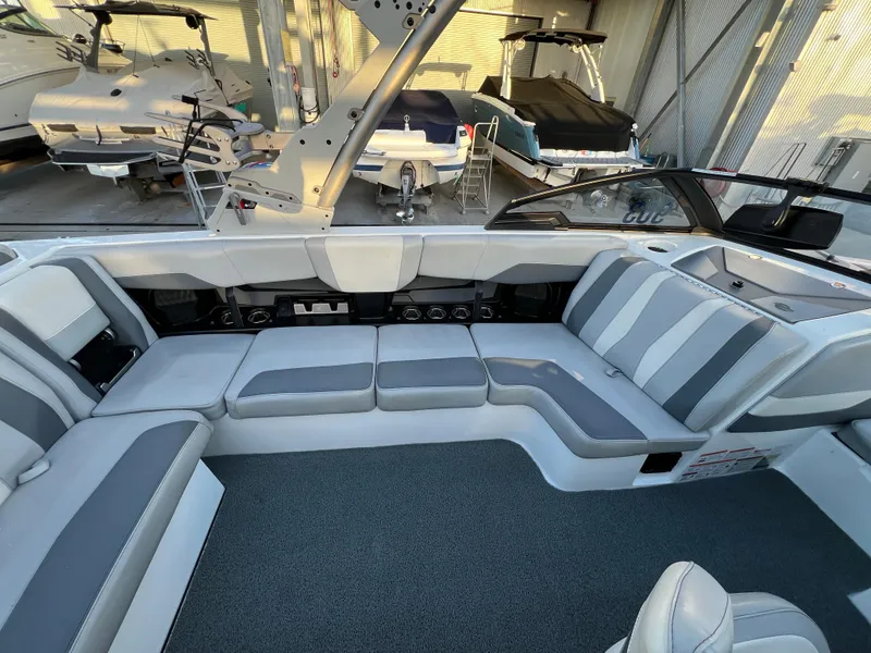 Slide: The Image of Malibu Wakesetter 22 LSV 2023 - 12
