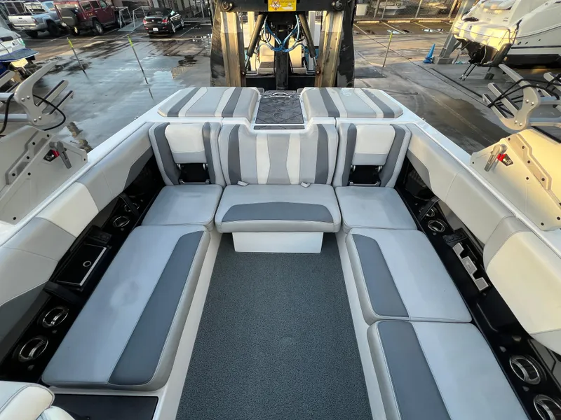 Slide: The Image of Malibu Wakesetter 22 LSV 2023 - 13