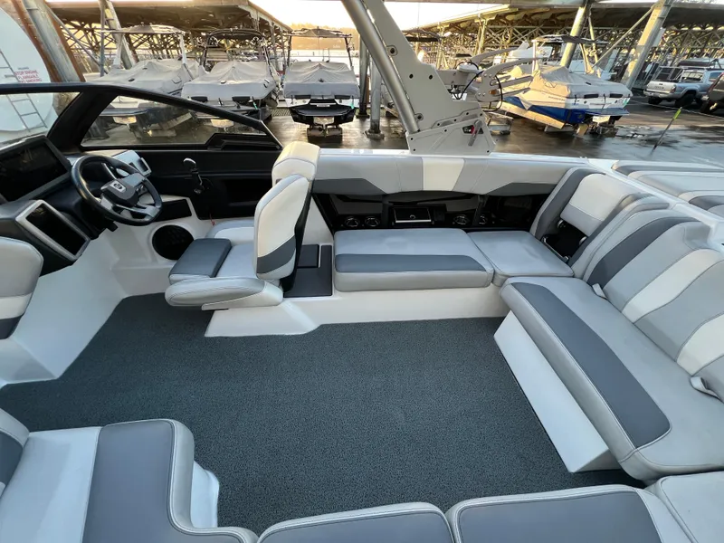 Slide: The Image of Malibu Wakesetter 22 LSV 2023 - 14