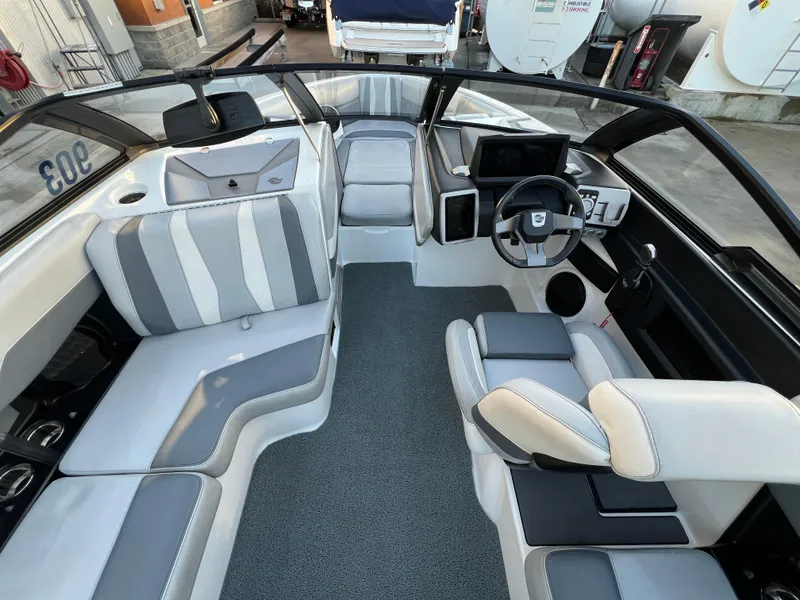 Slide: The Image of Malibu Wakesetter 22 LSV 2023 - 15