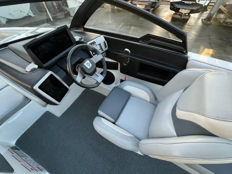 Slide: The Image of Malibu Wakesetter 22 LSV 2023 - 16