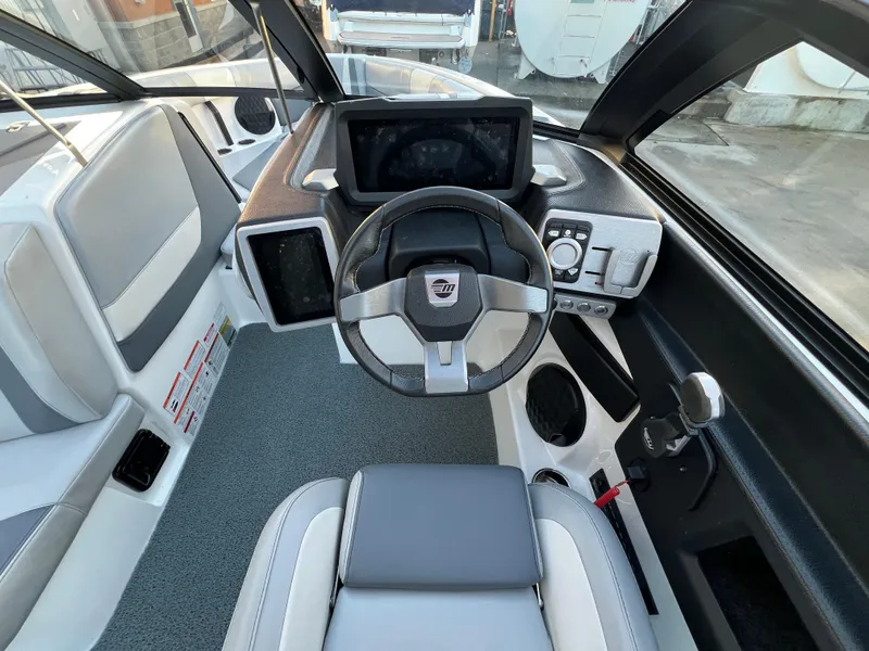 Slide: The Image of Malibu Wakesetter 22 LSV 2023 - 17