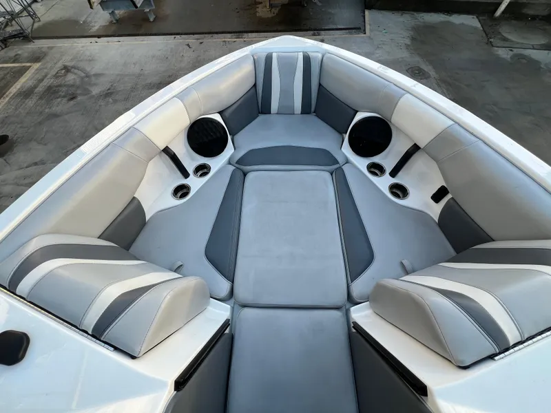 Slide: The Image of Malibu Wakesetter 22 LSV 2023 - 20