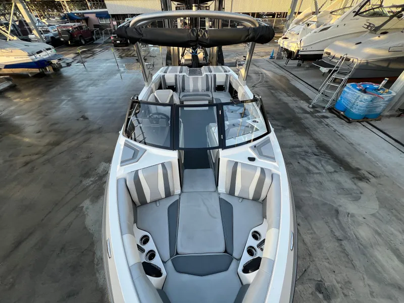 Slide: The Image of Malibu Wakesetter 22 LSV 2023 - 21