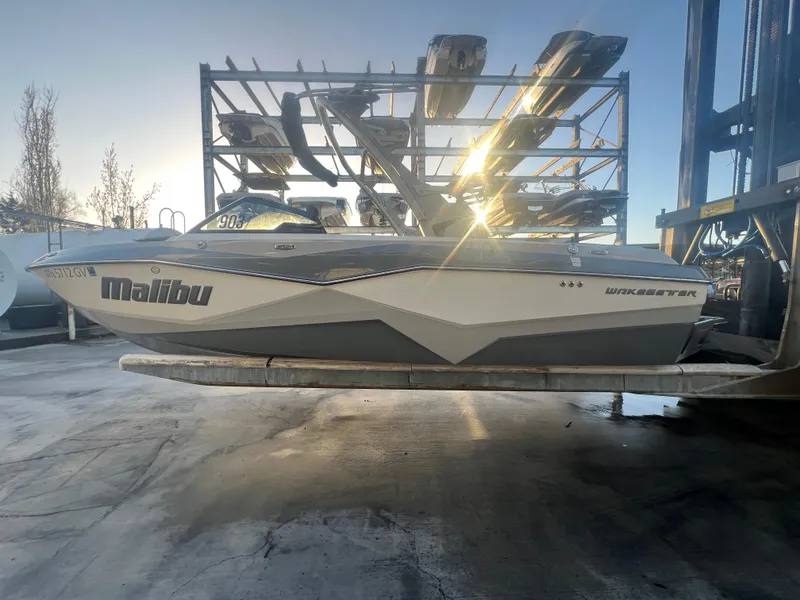 Slide: The Image of Malibu Wakesetter 22 LSV 2023 - 5