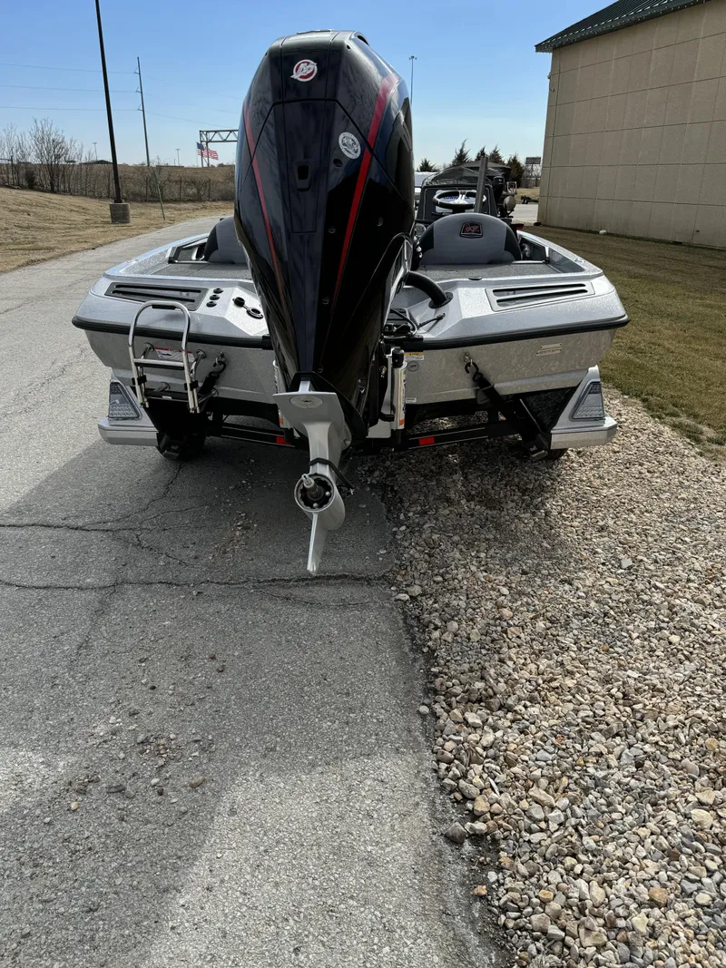 Slide: The Image of 2024 Ranger Z518 Ranger Cup Equipped boat, rear view with outboard motor. - 8