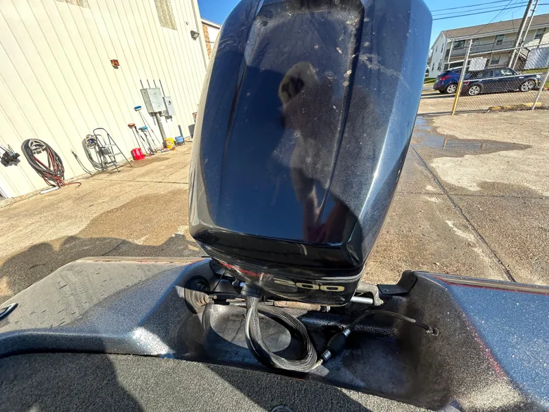 Slide: The Image of Humminbird Helix 7 fish finder on a 2003 Skeeter SX 200 boat. - 18