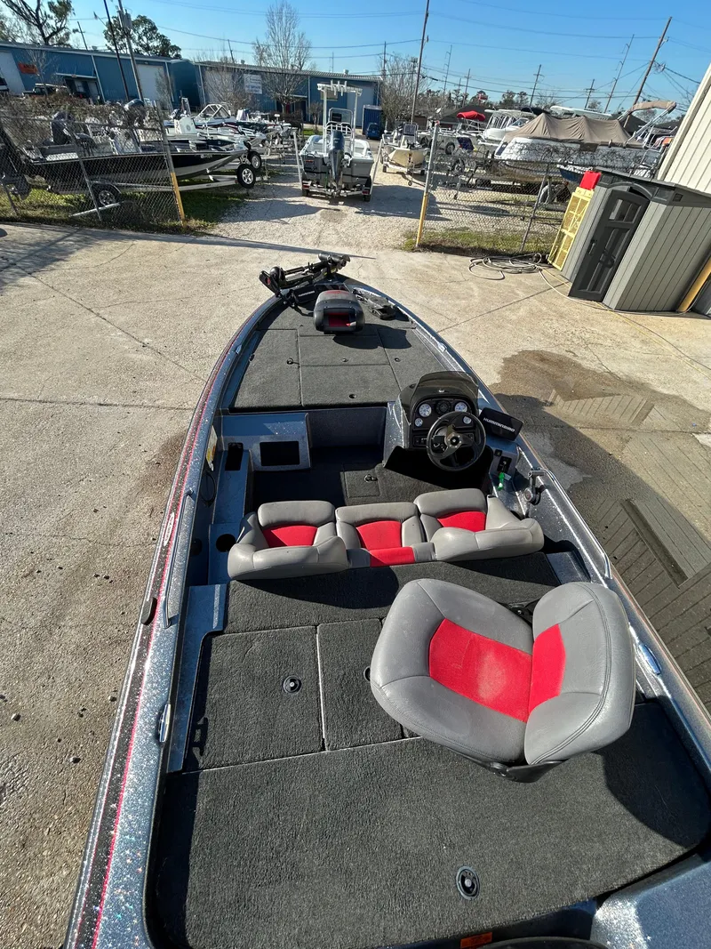 Slide: The Image of Fishfinder on a 2003 Skeeter SX 200 boat deck. - 19