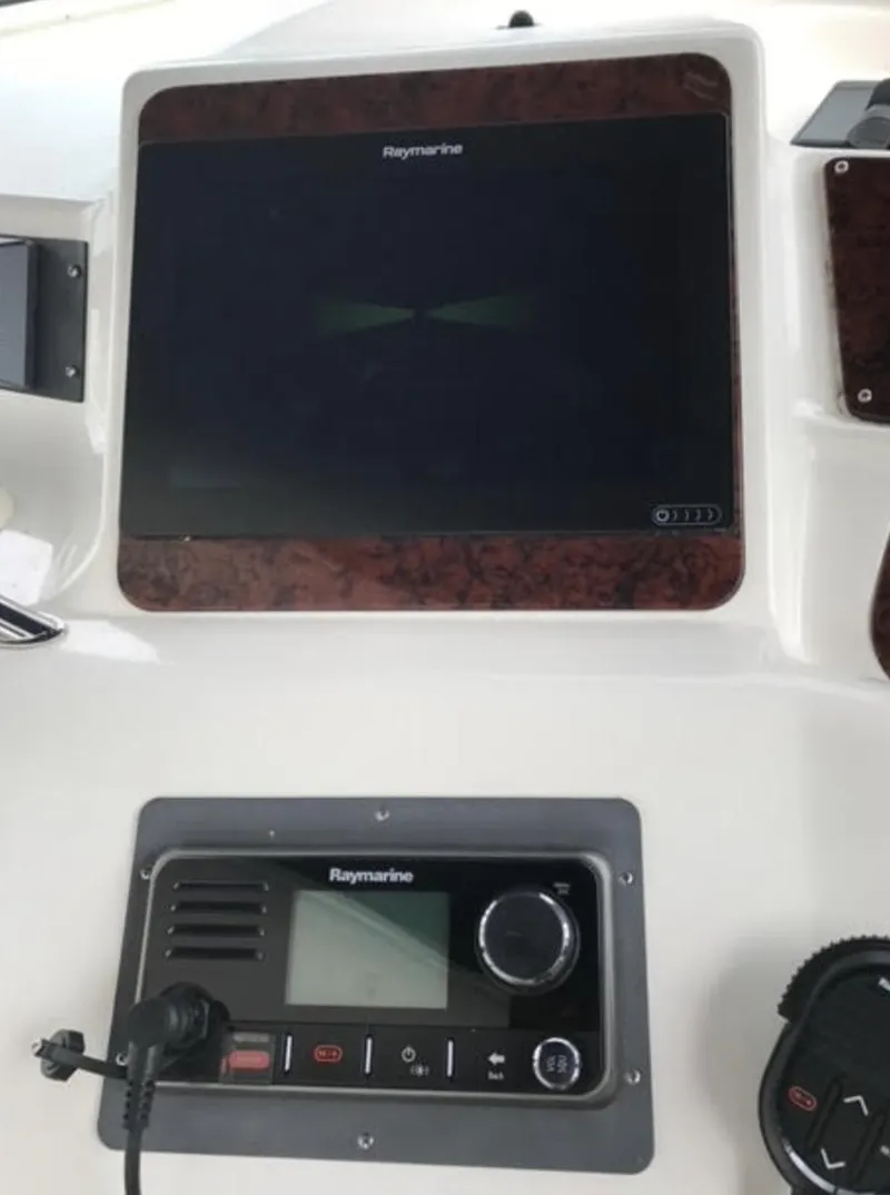 Slide: The Image of Raymarine navigation system on 1996 Sea Ray 450 Sundancer yacht. - 7