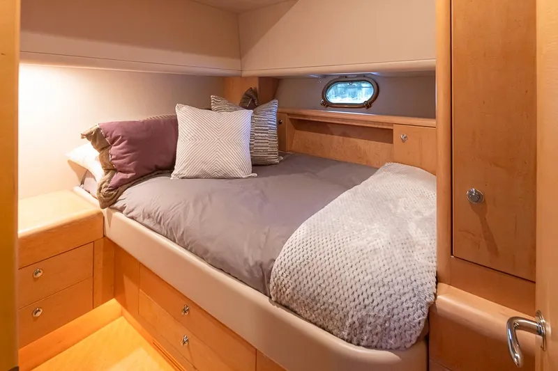 Slide: The Image of Port Side Guest Stateroom - 27