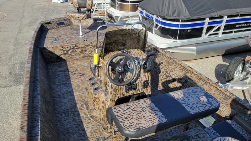 Slide: The Image of 2025 Xpress XP20CC center console boat with Yamaha Vmax 90, camo design, in stock. - 11