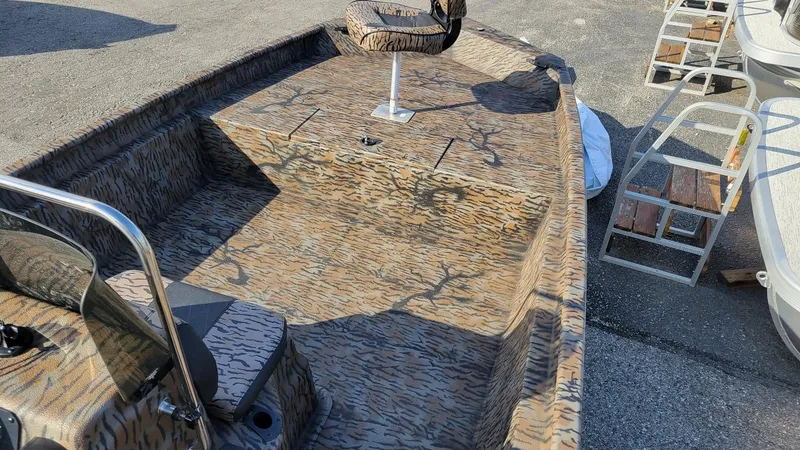 Slide: The Image of 2025 Xpress XP20CC center console boat with camo design, featuring Yamaha Vmax 90 engine. - 13