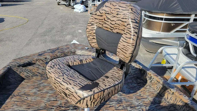 Slide: The Image of 2025 Xpress XP20CC boat seat with camouflage pattern, featuring a center console design. - 4