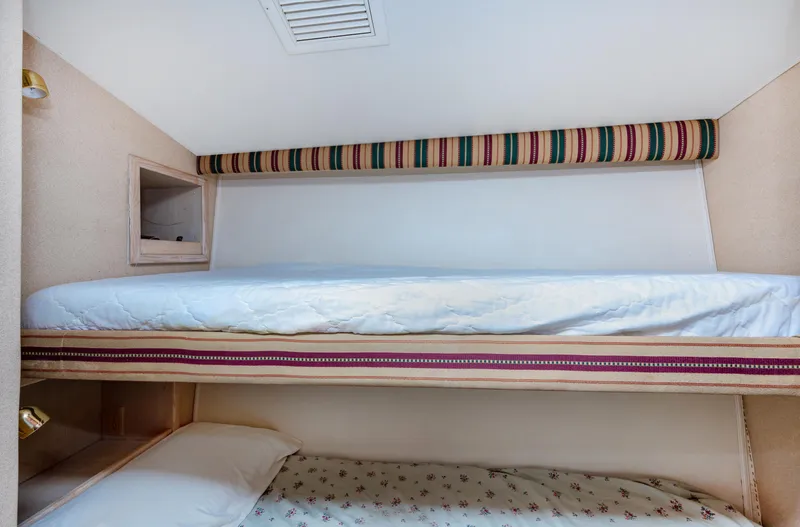 Slide: The Image of Bunk beds in the 1992 Hatteras 50 Convertible yacht cabin. - 31