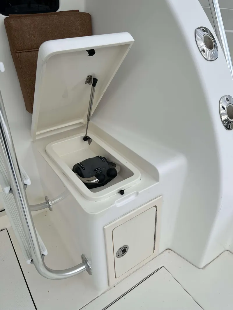 Slide: The Image of Henriques 50 Sportfisherman 2021 boat storage compartment with open lid. - 11