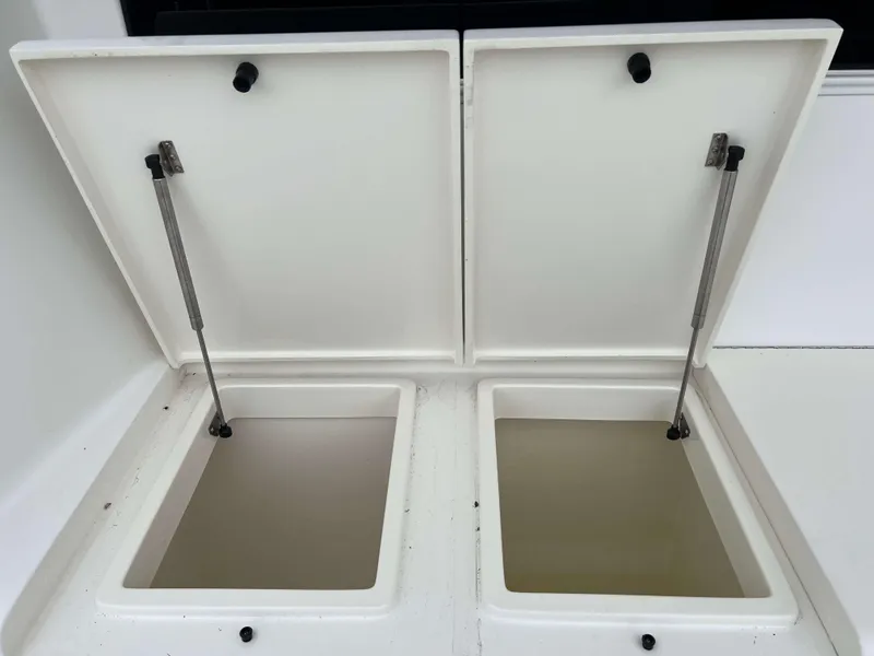 Slide: The Image of Henriques 50 Sportfisherman 2021 dual storage compartments with open lids. - 9