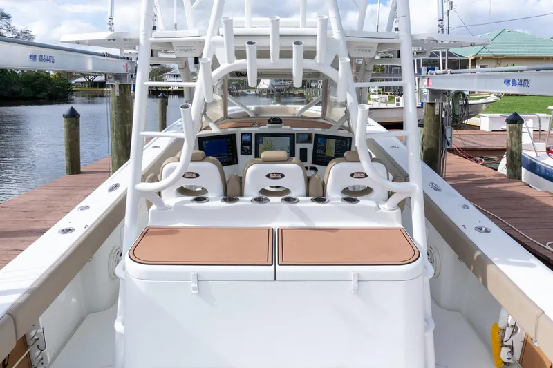 Slide: The Image of Yellowfin 42 Go Mongo - Helm - 19