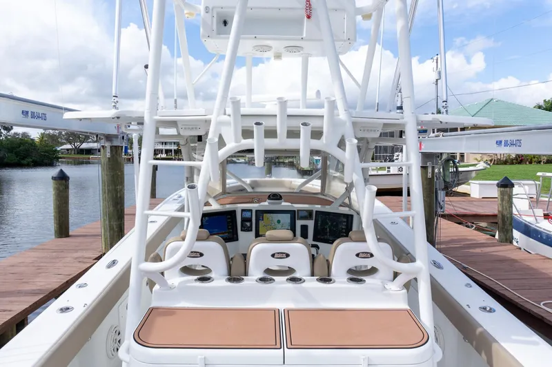 Slide: The Image of Yellowfin 42 Go Mongo - Helm - 20