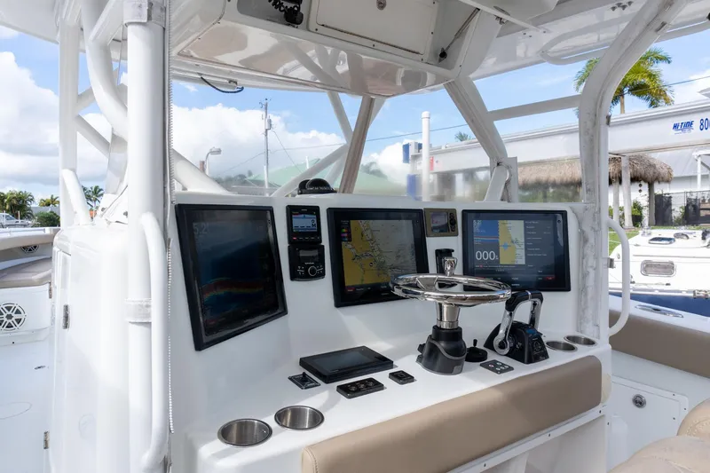 Slide: The Image of Yellowfin 42 Go Mongo - Electronics - 21