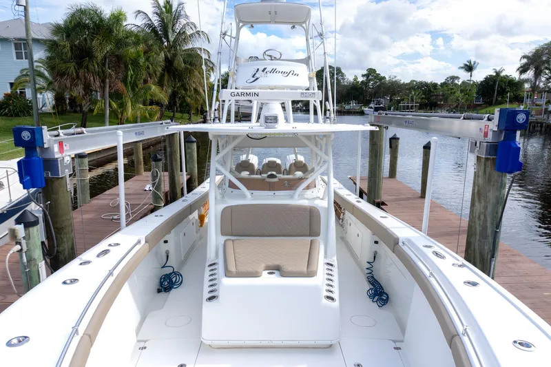 Slide: The Image of Yellowfin 42 Go Mongo - Cockpit - 24