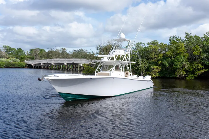 Slide: The Image of Yellowfin 42 Go Mongo - Profile - 9