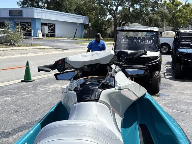 Slide: The Image of Sea-Doo GTI™ SE 170 IBR 2024 - 11