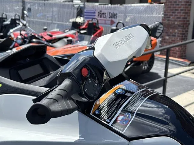 Slide: The Image of Sea-Doo GTI™ SE 170 IBR 2024 - 12