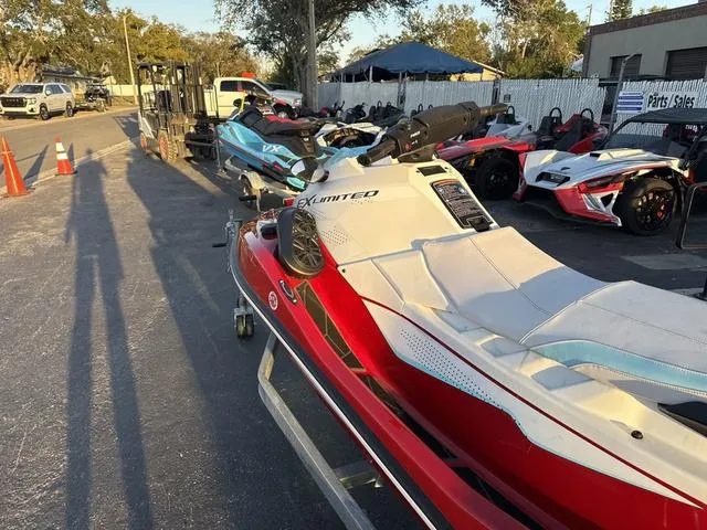 Slide: The Image of Yamaha EX LIMITED-TORCH RED/WHIT 2024 - 5