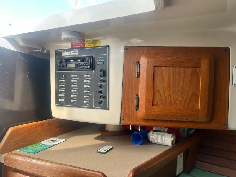 Slide: The Image of 1995 Luhrs Tournament 290 Open control panel and storage cabinet. - 18