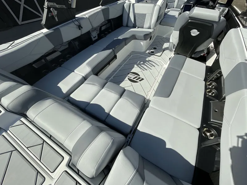 Slide: The Image of Malibu Wakesetter 23 LSV 2024 - 368