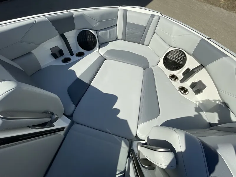 Slide: The Image of Malibu Wakesetter 23 LSV 2024 - 372