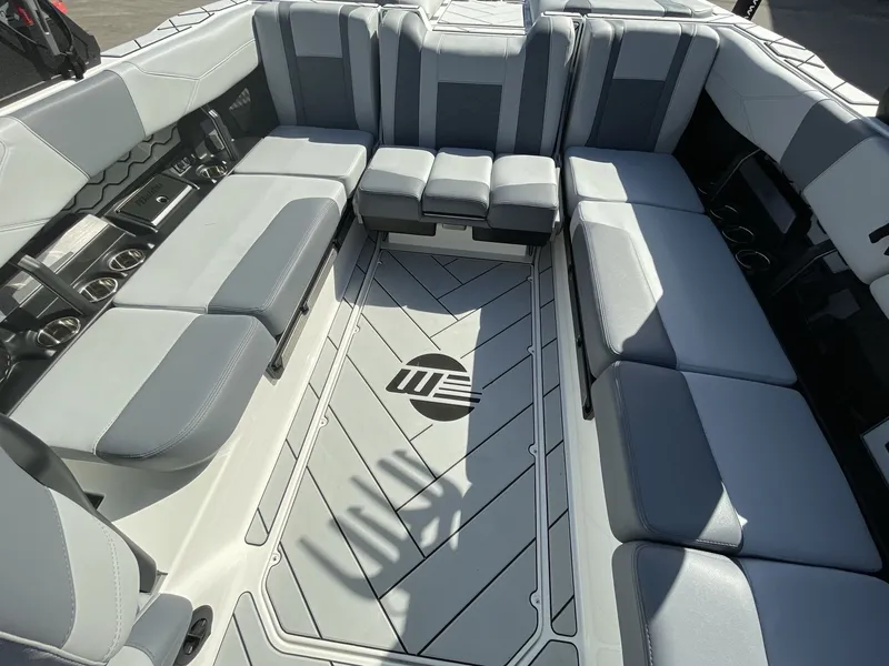 Slide: The Image of Malibu Wakesetter 23 LSV 2024 - 374