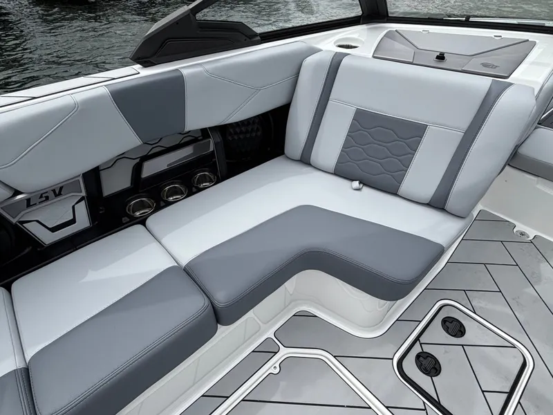 Slide: The Image of Malibu Wakesetter 23 LSV 2024 - 378