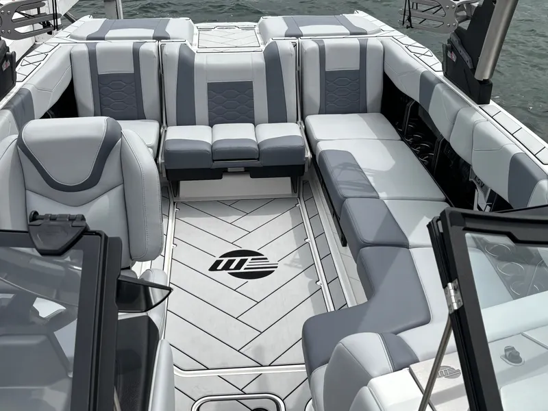 Slide: The Image of Malibu Wakesetter 23 LSV 2024 - 382