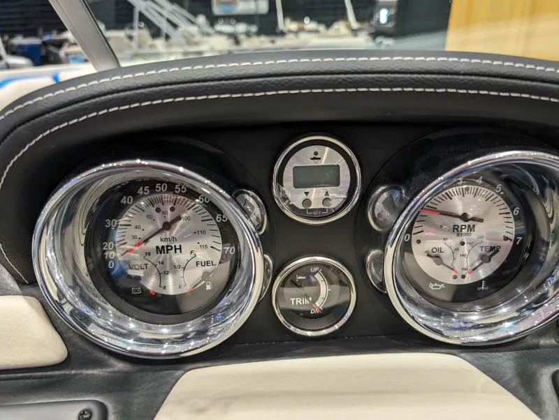 Slide: The Image of Crownline Boats 210SS 2024 - 3
