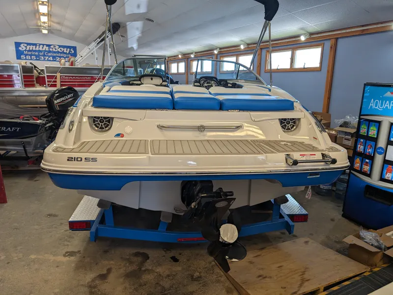 Slide: The Image of Crownline Boats 210SS 2024 - 10