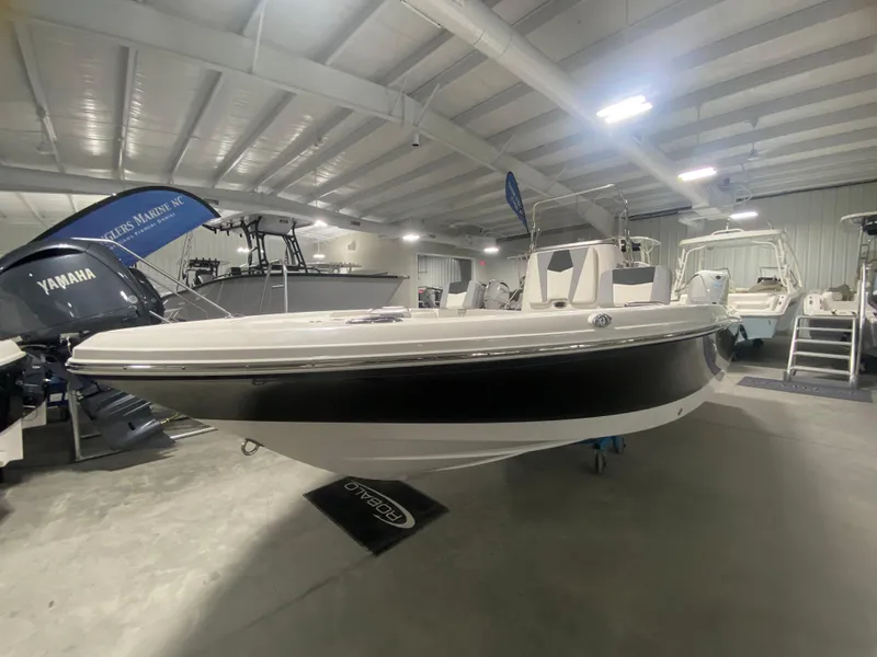 Slide: The Image of Robalo 206 Cayman 2024 - 2