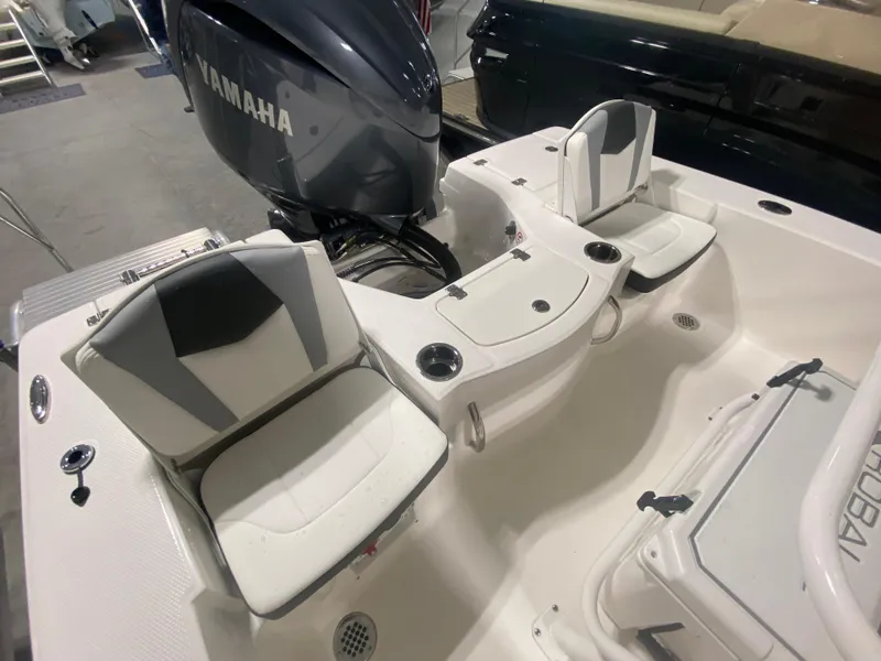 Slide: The Image of Robalo 206 Cayman 2024 - 6