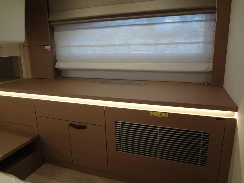 Slide: The Image of Prestige 420F 2024 - 71