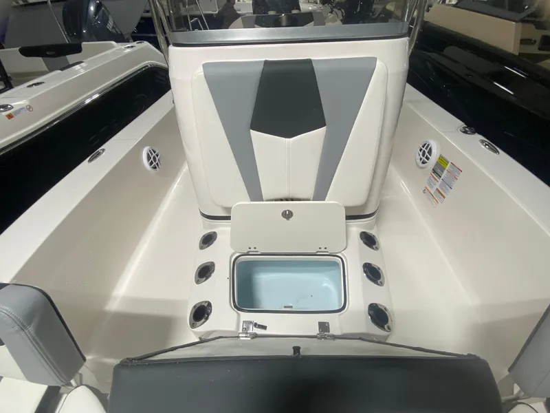 Slide: The Image of Robalo 206 Cayman 2024 - 13