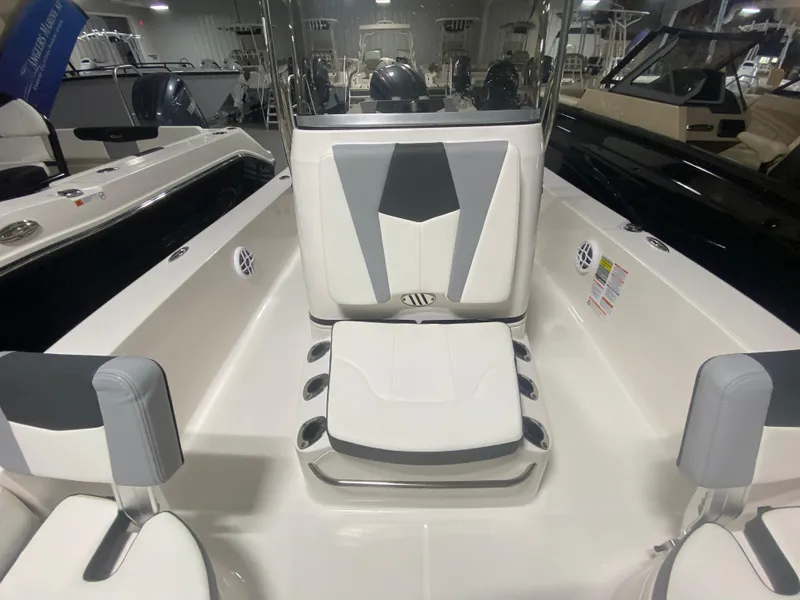 Slide: The Image of Robalo 206 Cayman 2024 - 11
