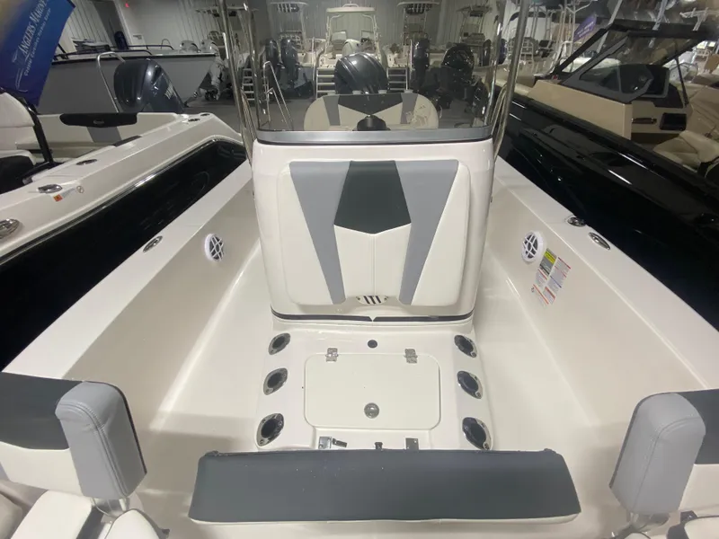 Slide: The Image of Robalo 206 Cayman 2024 - 12