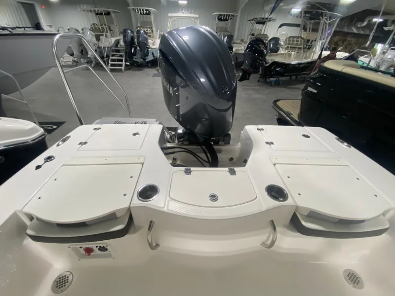 Slide: The Image of Robalo 206 Cayman 2024 - 4