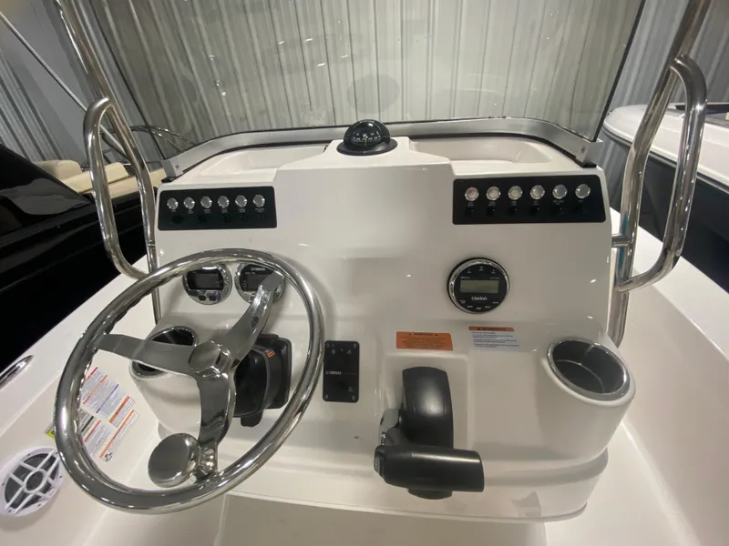 Slide: The Image of Robalo 206 Cayman 2024 - 9