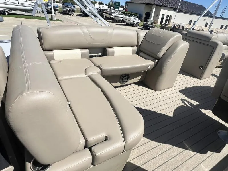 Slide: The Image of 2023 Starcraft CX 25 DL BAR pontoon boat with beige leather seating. - 14