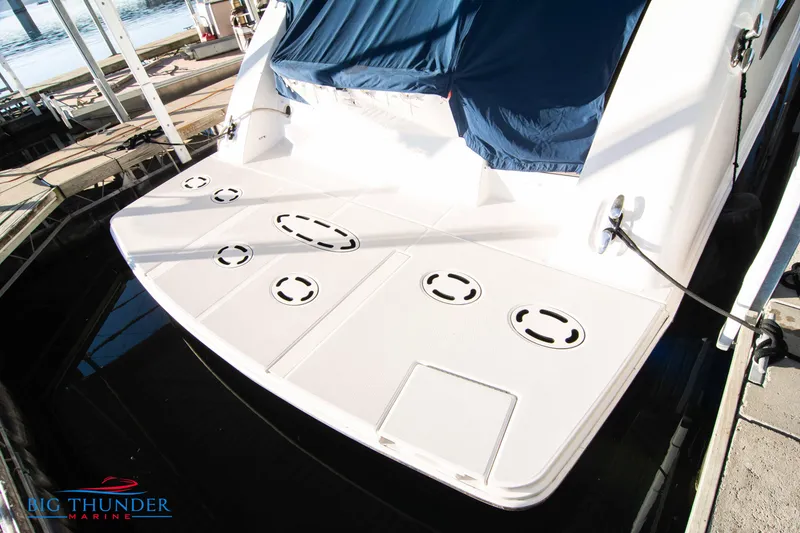 Slide: The Image of 2010 Sea Ray 540 Sundancer yacht stern view with swim platform. - 4