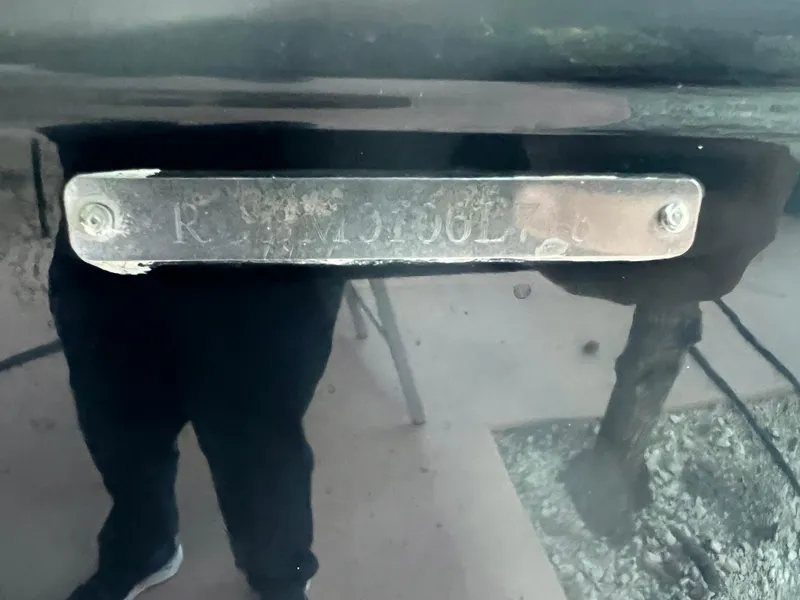 Slide: The Image of 2018 Robalo R242 Center Console boat identification plate. - 14