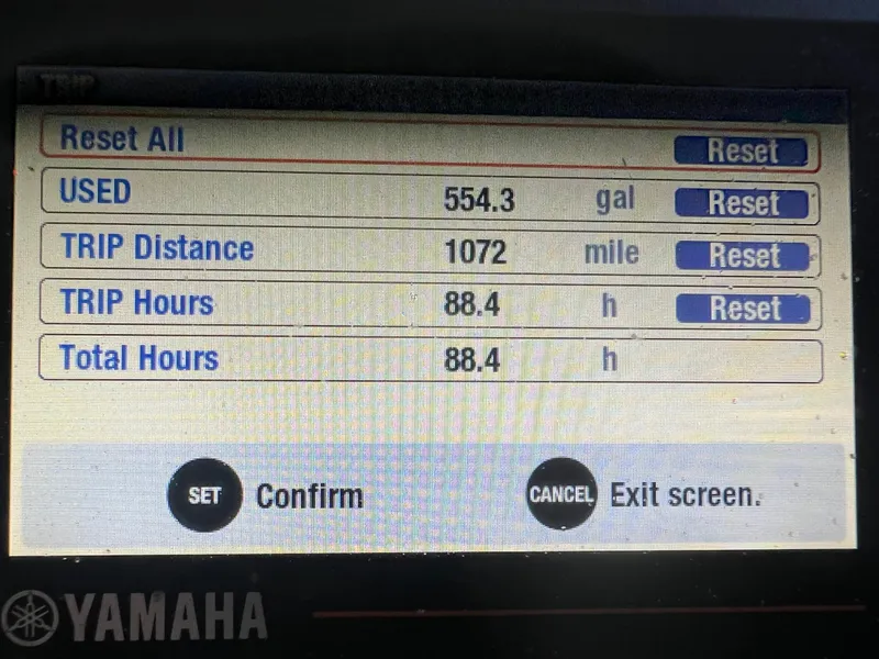 Slide: The Image of Yamaha display showing trip data for 2018 Robalo R242 Center Console. - 48