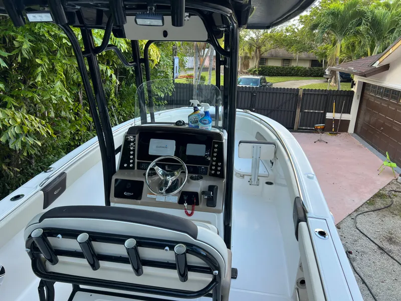 Slide: The Image of Robalo R242 Center Console 2018 - 50